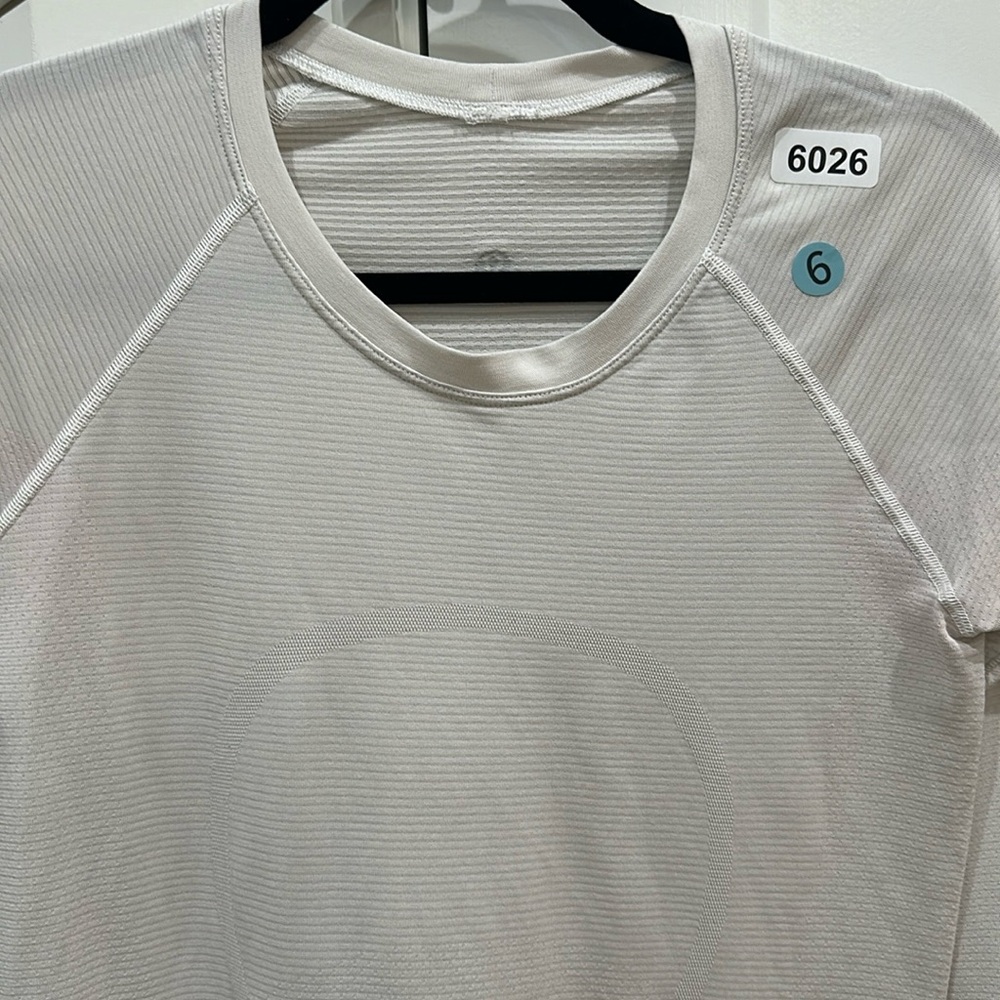 (6026)  🍋 LULULEMON RUN: Swiftly Tech Long Sleeve Crew Sz 6 WHITE VGUC - Picture 8 of 11